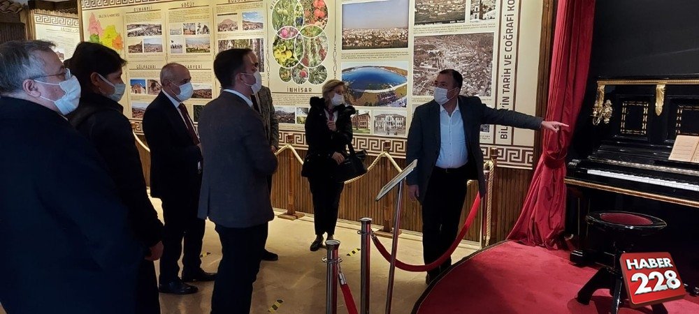 Başkan Aydın, Yaşayan Şehir Müzesi ve Osmanlı Padişahları Tarih Şeridi’ni ziyaret etti