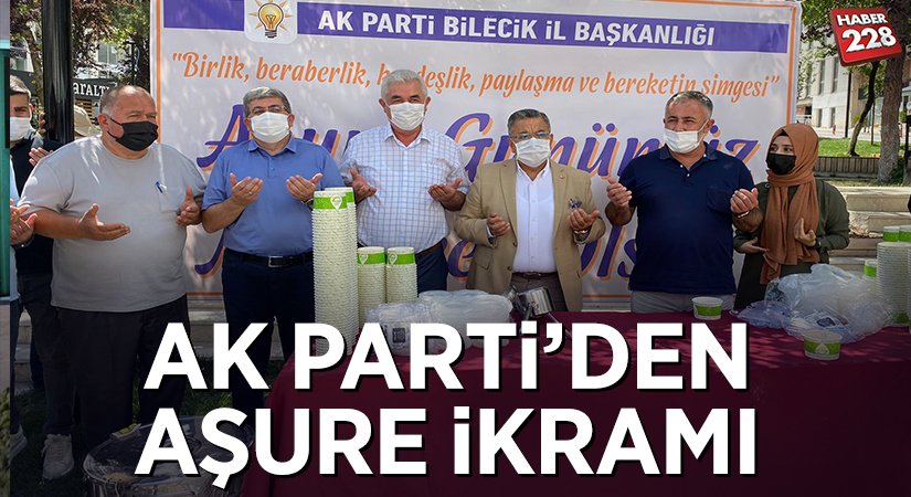 Bilecik’te AK Parti tarafından vatandaşlara aşure ikram edildi