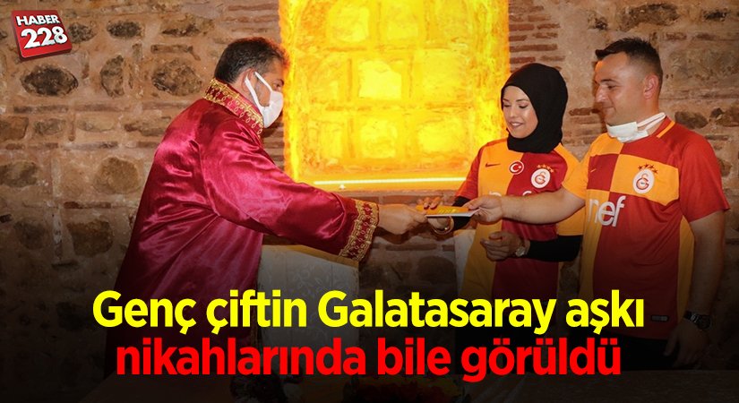 Genç çiftin Galatasaray aşkı nikahlarında bile görüldü