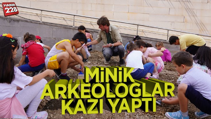 “Minik arkeologlar” Yaşayan Şehir Müzesi’nde arkeolojik kazı yaptı